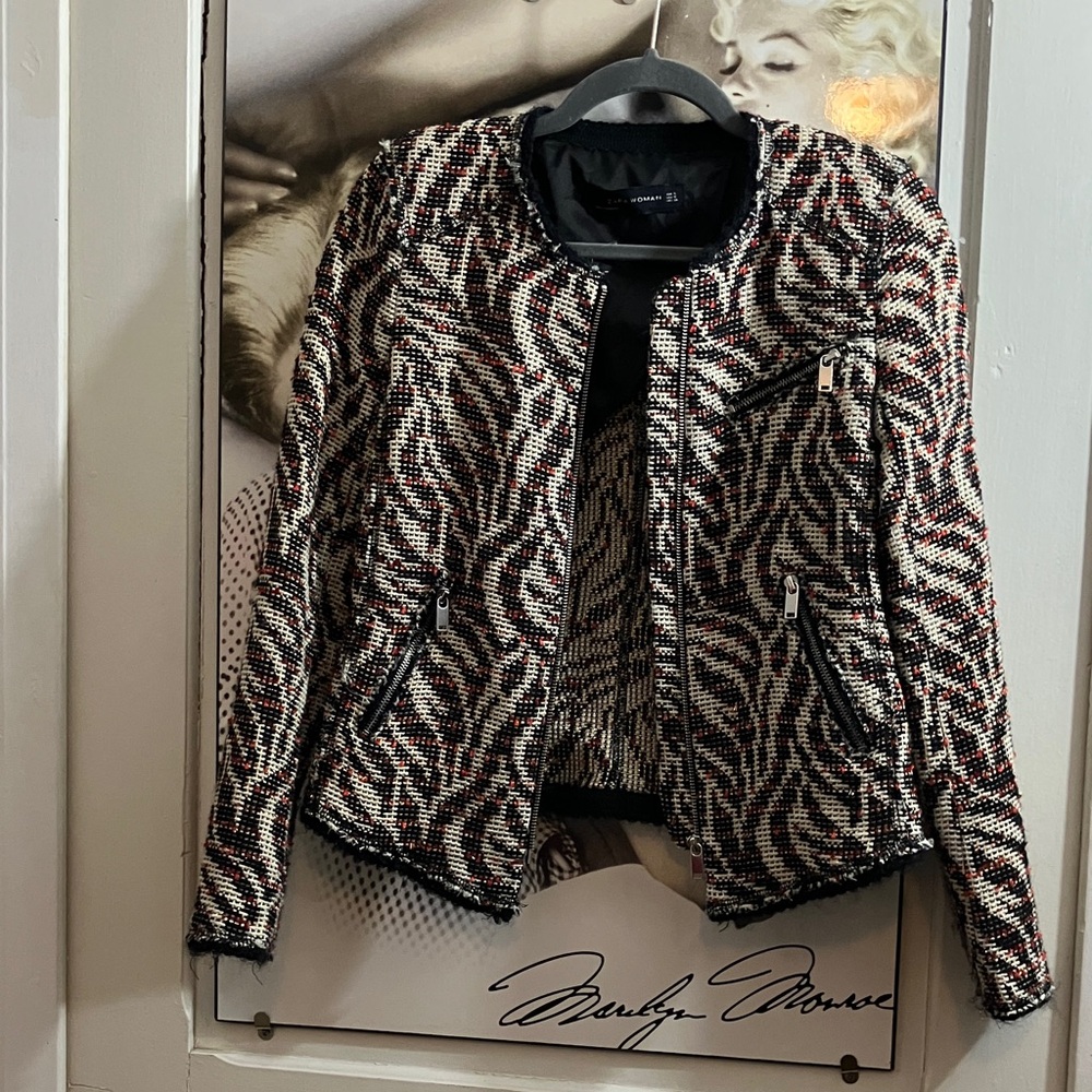 2/35$ Zara Black and Red Textured Women's Blazer